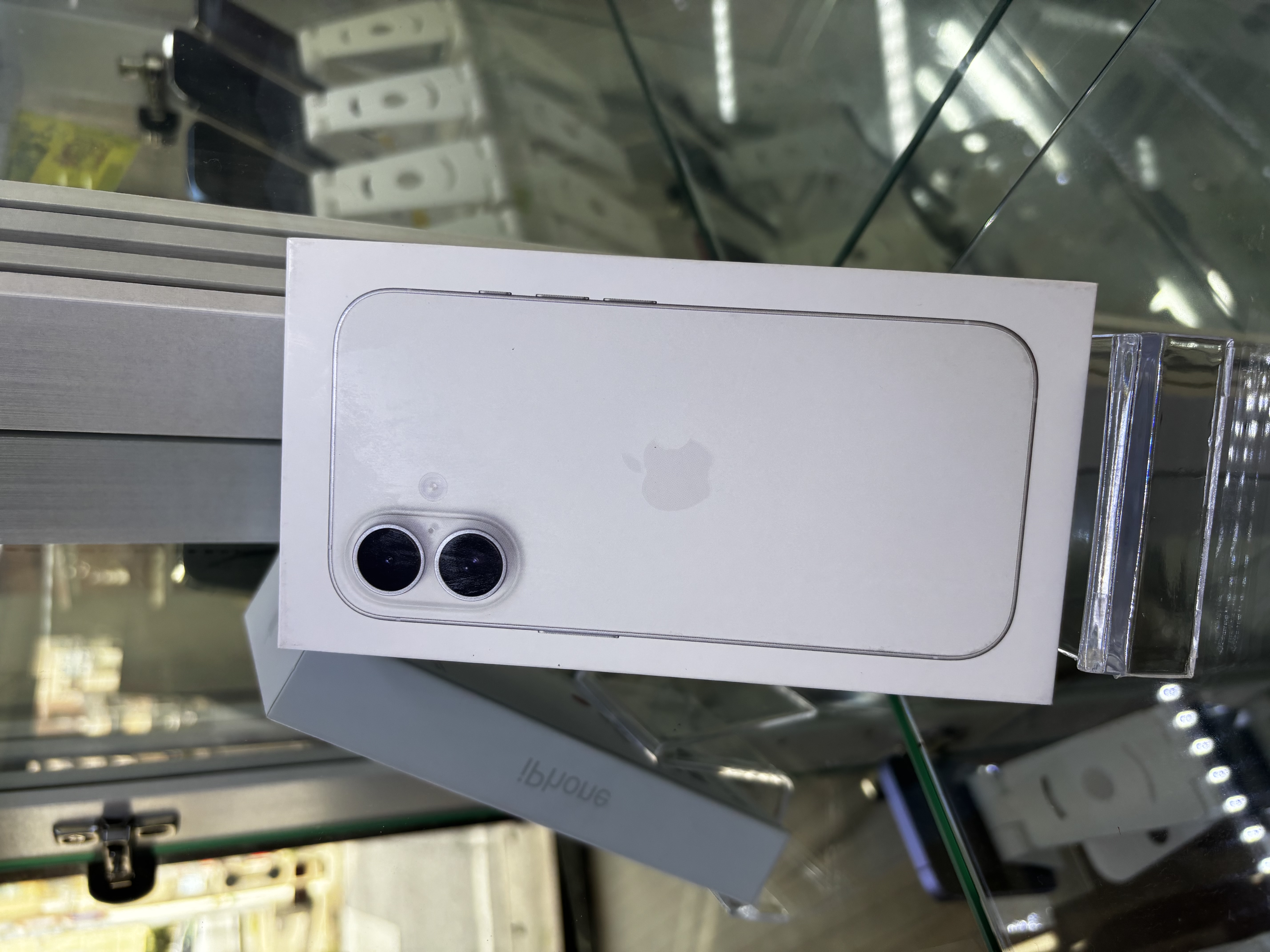 iPhone16 Plus 128GB ホワイト SBM△　【那覇店】