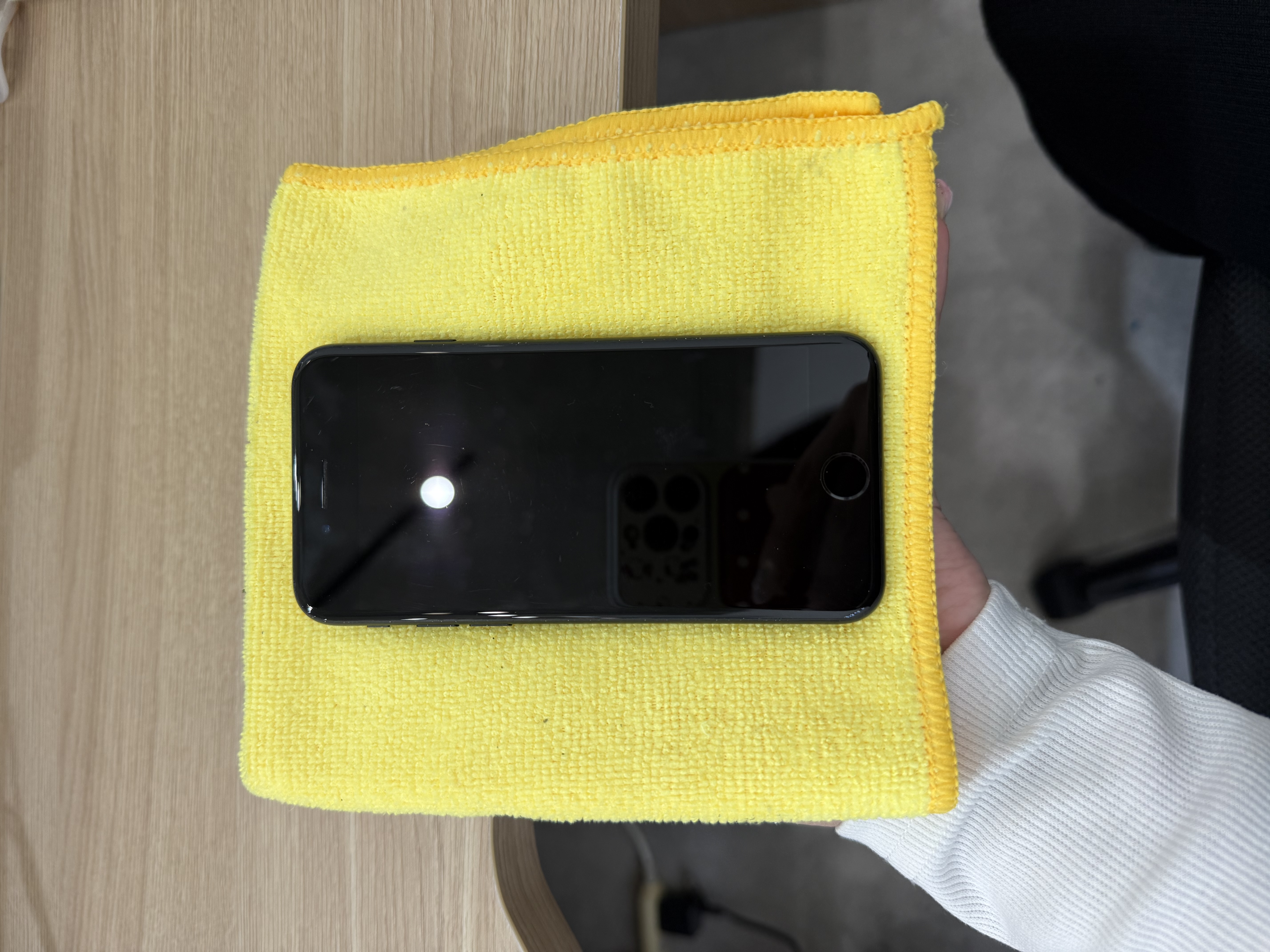 iPhoneSE2128GB買取｜那覇・小禄から¥14,000