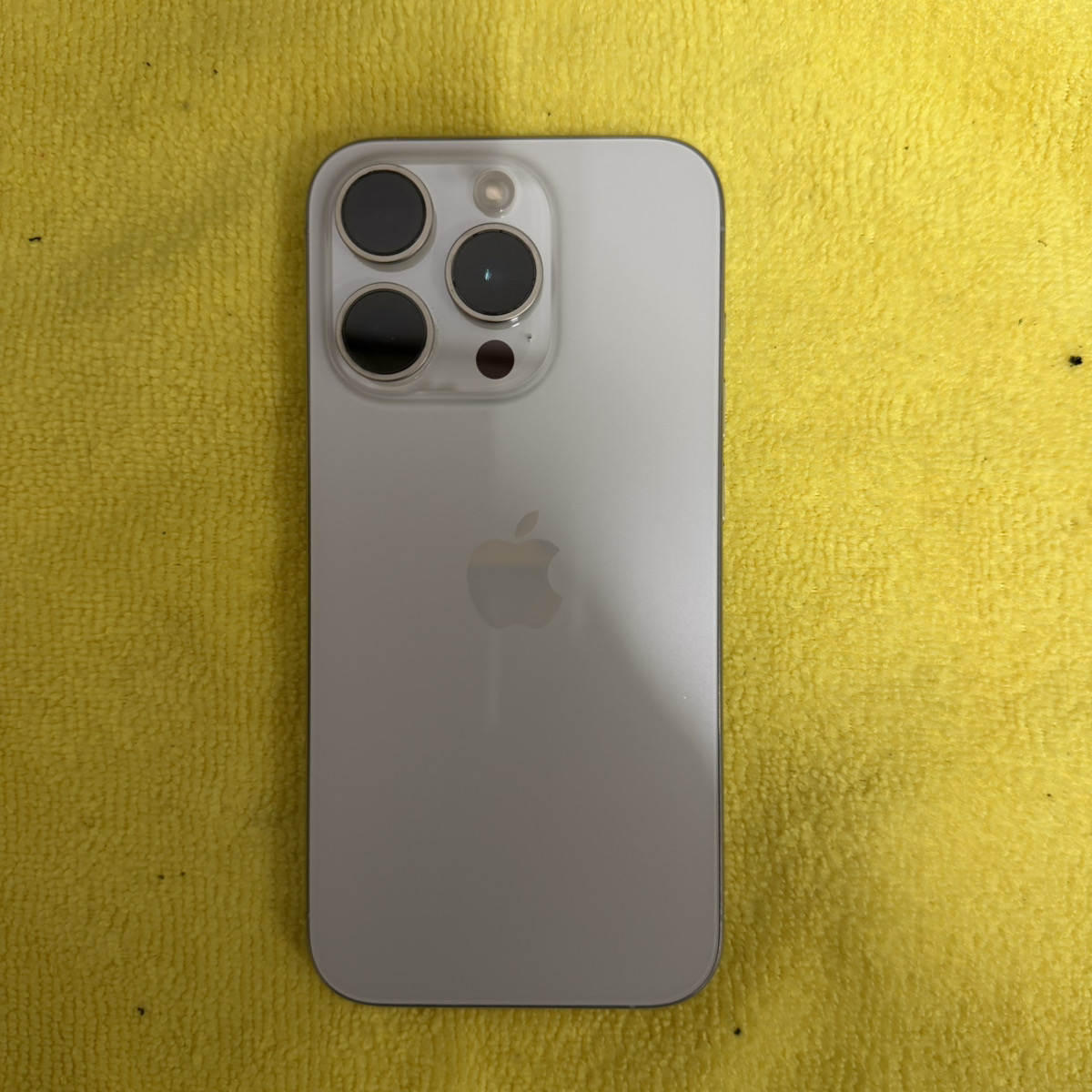 【iPhone15Pro】買取 128GB | ホワイトチタニウム　《那覇店》